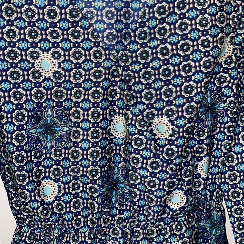 Blue pattern romper - Picture 2 of 5
